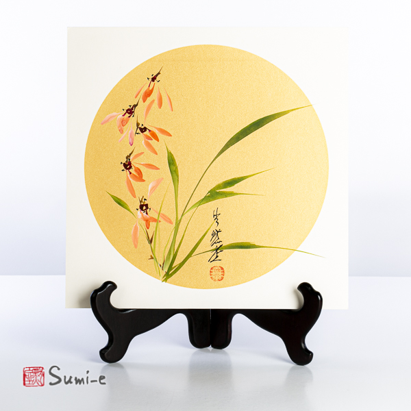 Opera dipinta a mano su carta di riso dorata montata su cartoncino 38x38cm rappresentante fiori di orchidea arancione