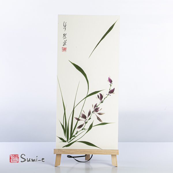 Opera dipinta a mano rappresentante fiori di orchidea viola su carta di riso incollata su supporto 50x23cm con firma autore e sigillo