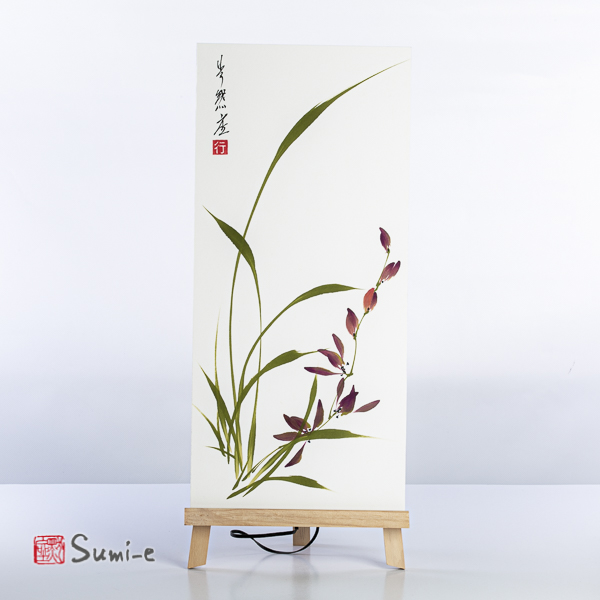 Opera dipinta a mano rappresentante composizione fiori orchidea viola su carta di riso incollata su supporto 50x23cm con firma autore e sigillo