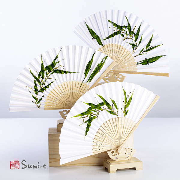 ventaglio di bambù dipinto a mano con pittura sumi-e rappresentante il bambù dei Quattro Nobili