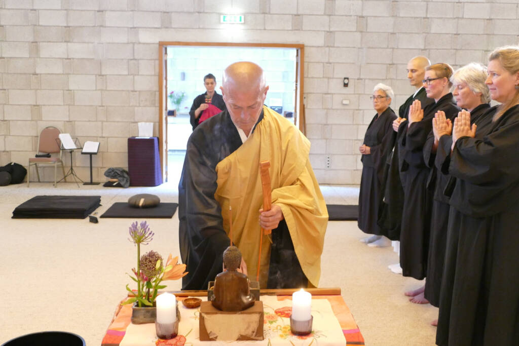 Retreat-Limburg-meditation-painting-Zen-silent-Netherlands- February-workshop- Europe-learning-paint-posture